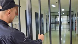 „Ne dozvoljavaju posebnu ishranu zbog bolesti, na nogama su mi žive rane“: U Upravi negiraju tvrdnje osuđenika iz zatvora u Pančevu