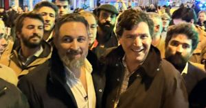Tucker Carlson, el altavoz internacional de Vox que busca capitalizar la caída de Trump