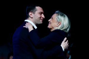 Mens alle taler om Marine Le Pens dom, står partiets kronprins på spring i kulissen – og han er blevet enormt populær
