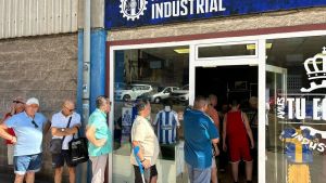 El calor no frena la pasión por el Avilés: 