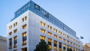 ΕΚΠΟΙΖΩ: Παράνομη η χρέωση των 0,80 ευρώ από την Alpha Bank – Τι απαντά η τράπεζα