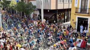 DIRECTO | El Tour abandona Catalunya en una etapa marcada por la ausencia de público en la meta por los incendios en el sur de Francia