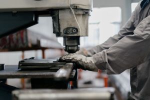 Quel secteur demeure la colonne vertébrale de l’économie du Québec?