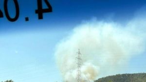 Un incendio arde a gran intensidad impulsado por el viento y el calor en Sentmenat y obliga a confinar siete urbanizaciones