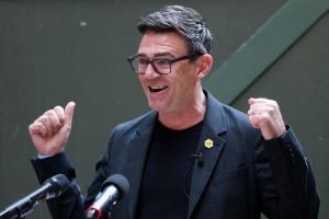 Andy Burnham står over for næsten uløselige problemer