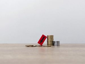 Στάσιμοι οι μισθοί στην Ελλάδα τα τελευταία δύο χρόνια – Έκθεση «βόμβα» του Δημοσιονομικού Συμβουλίου
