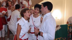Ernest Pradales o Imanol Hemingway: el lehendakari ha venido a San Fermín a vender su libro de ficción