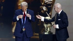 Donald Tramp potvrdio da je zatražio od Infantina da preispita odluku o crvenom kartonu, a čelnik FIFA se oglasio saopštenjem