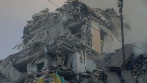 Al menos 22 muertos y decenas de heridos en un nuevo gran ataque ruso a Kiev