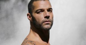 O livro de autora brasileira que Ricky Martin escolheu para as férias