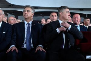 Ante Tomić: Liječnička komisija treba utvrditi čiji je veći. Milanović stiže u crvenim gaćama, Plenković u plavim...