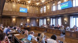 Avanzo da 20 milioni approvato a maggioranza dal Consiglio comunale di Trieste, ma si litiga sui corrimano