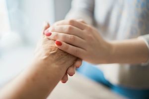 Idées|Québec a fait un pas nécessaire en proche aidance, mais il doit aller plus loin Micheline Germain