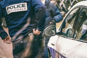 Présomption de légitime défense pour les policiers : pourquoi ce texte est-il dangereux pour la démocratie ?