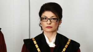 За кого и защо е важно Десислава Атанасова да подаде оставка като съдия в КС