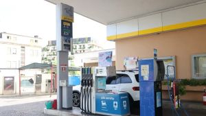 Stop sconti, salasso alla pompa: a Treviso la benzina supera i due euro