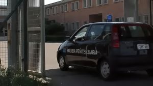 Maxi rissa in carcere tra detenuti: 