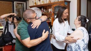 Lo sfratto, poi 12 anni di calvario. La nuova vita di Rita e Pasquale: “Finalmente una casa vera”