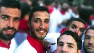 La camaraderia tòxica de les ‘manades’