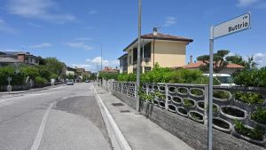 A Laipacco residenti esasperati dal vandalo delle auto: i controlli sono autogestiti