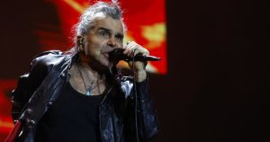 Se Pelù trasforma il concerto in un comizio