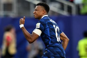 « Il tétait des noix de coco » : après les insultes racistes d’une sénatrice du Paraguay, Kylian Mbappé refuse de « laisser propager haine et racisme à travers le monde »