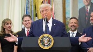 Trump è peggio di un bullo, scherza con la brutalità di chi disprezza le regole. E per ora vincono i meme