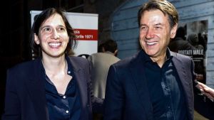 I cattolici reclamano spazio a sinistra: Schlein e Conte (che va a Capalbio) se li contendono. Sfida per la leadership