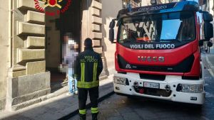Incendio al Liceo Machiavelli di Firenze: “Danni ingenti nella sala degli affreschi”. Sospesi gli orali della Maturità