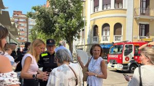 Un socavón que el Govern atribuye a las obras de la L9 obliga a desalojar cinco fincas en el Putxet de Barcelona