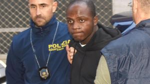 Dieci anni dagli stupri in spiaggia, presto Butungu uscirà dal carcere: “Abbiamo chiesto la semilibertà”