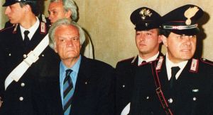La tragedia dei servitori dello Stato dinanzi al paradosso della giustizia