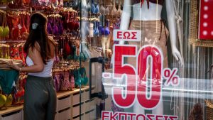 Θερινές εκπτώσεις: Συγκρατημένη αισιοδοξία στην αγορά