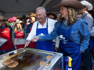 Lorne Gunter: New plan for all-Canadian pipeline is good news We cannot be held hostage if the oil needed in central Canada passes through an exclusively Canadian pipeline.