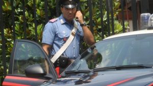 Sarezzo, attirano un uomo in un bosco, lo legano e lo picchiano a sangue: fermati due uomini