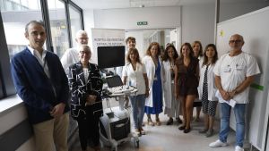 La Asociación Galbán dona un ecógrafo valorado en 30.000 euros al HUCA financiado con los fondos obtenidos en la marcha solidaria 
