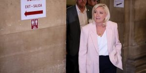 Eine Präsidentin mit Fussfessel? Marine Le Pen darf kandidieren, wenn sie will