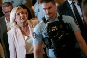 Marine Le Pen condamnée en appel : une peine réduite qui maintient ouverte la possibilité d’une candidature en 2027