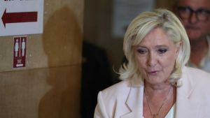 Confermata la condanna a Marine Le Pen, ma può comunque candidarsi all'Eliseo