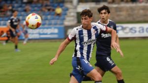 Decisión inminente del máximo goleador del Avilés: estas son las dos opciones que maneja el delantero