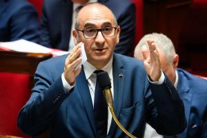 Présomption de légitime défense pour les policiers : le gouvernement passe en force et déclenche le vote bloqué