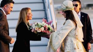 Meloni dribbla Trump, l’arrivo ad Ankara all’ultimo secondo. “Ma i rapporti sono cordiali”
