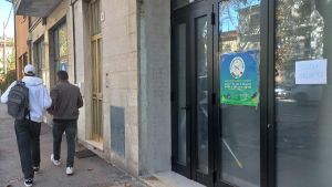 Picchiava studenti a lezione di Corano: arrestato Imam del centro islamico. Dalle telecamere nascoste “scene inequivocabili”
