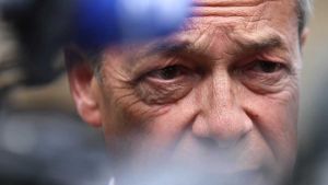 Farage contro l’establishment