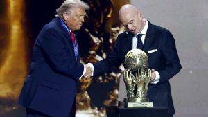 Manca solo che Infantino batta i rigori al posto di Messi e che Trump telefoni per bombardare Bruxelles