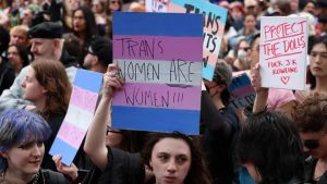 Emarginata perché trans, la denuncia: «Nessuno vuole assumermi»