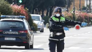 Adescavano imprenditori sui siti d’incontri per ricattarli: in quattro a processo