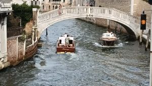 Venezia, rumori intollerabili lungo Rio Novo: «Il Comune faccia controlli a sorpresa»