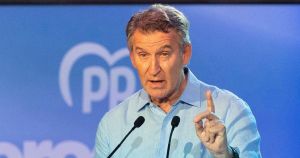 Feijóo compra el relato del juez Peinado contra Begoña Gómez para pisotear la imagen de Sánchez en la OTAN