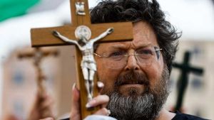 Mario Adinolfi ai domiciliari con l'accusa di truffa ed evasione fiscale